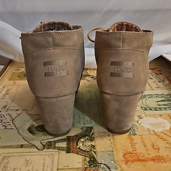 Tom's | Womens Beige Brown Wedge Ankle Booties Boot Shoes Size 8 - Picture 2 of 5
